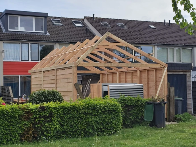 Tuinhuis in aanbouw