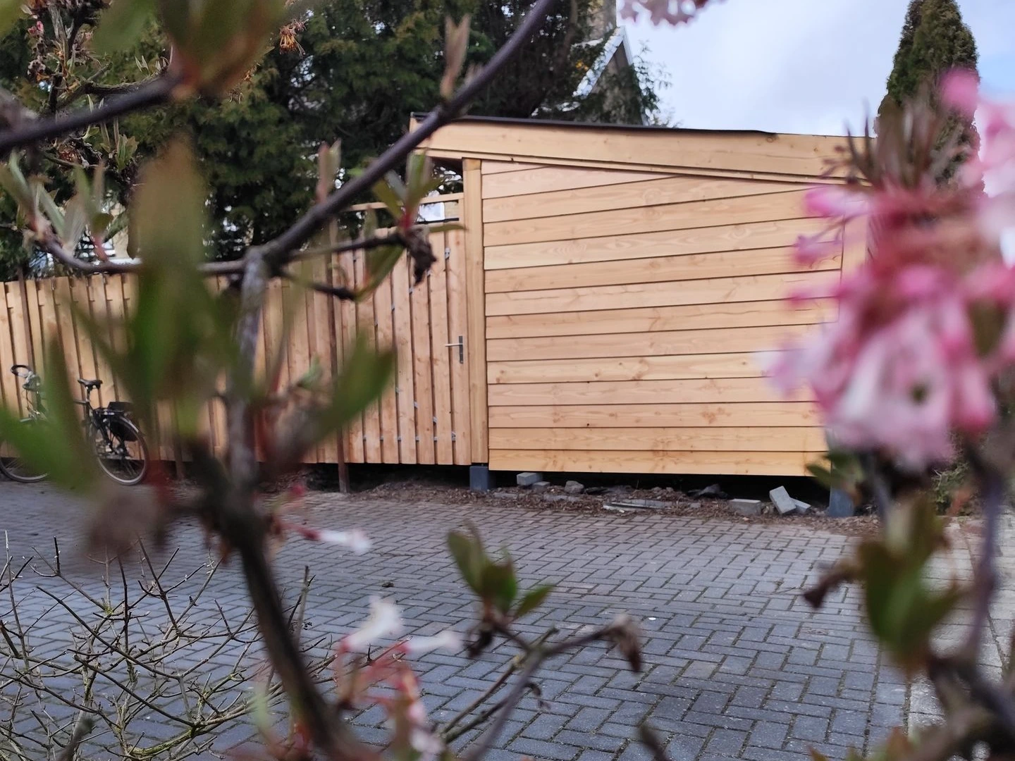 overkapping door bloemen